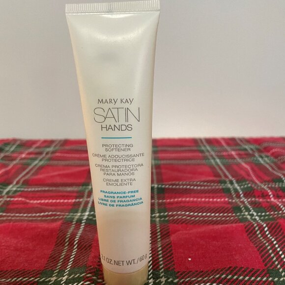 NWOT Mary Kay Satin Hands Set Shea Scrub, Shea Cream & Protecting Softener - Picture 5 of 9